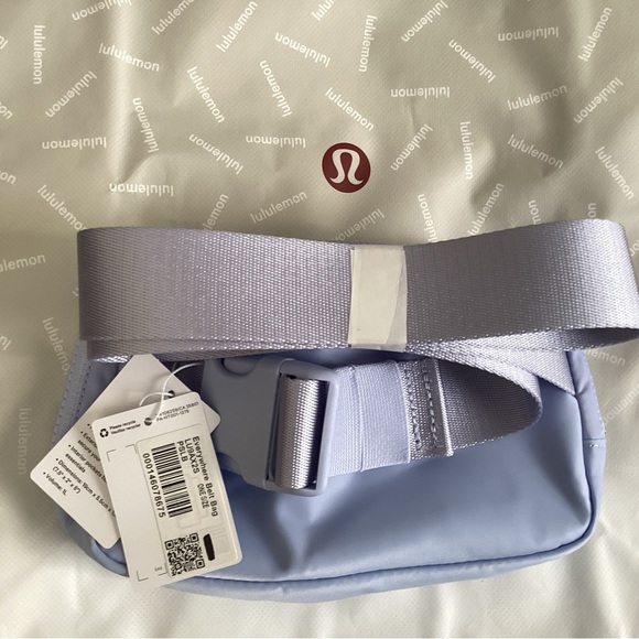 New! Lululemon Everywhere Belt Bag - Picture 7 of 9